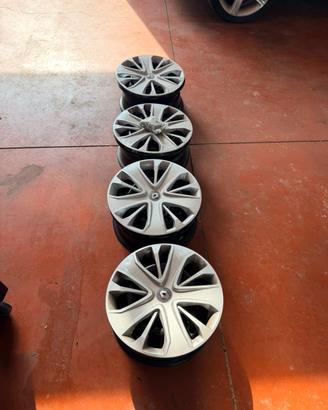 Cerchi con copricerchi Renault Clio 15’