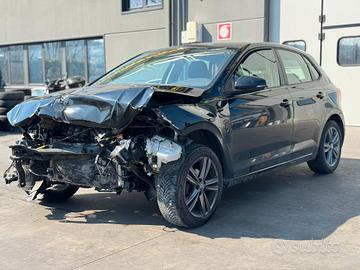 VOLKSWAGEN POLO AW1 per ricambi usati DFN