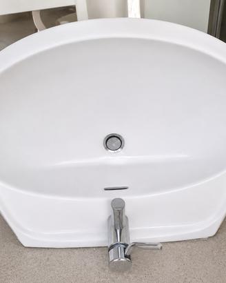 Vasca da Bagno Moderna ad Angolo con Rubinetto