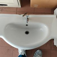 lavabo con rubinetto