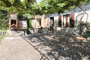 RUSTICO A SABBIO CHIESE