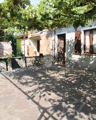 RUSTICO A SABBIO CHIESE