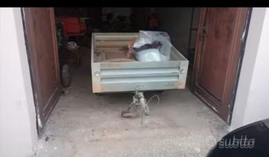Rimorchio dotato di gancio traino
