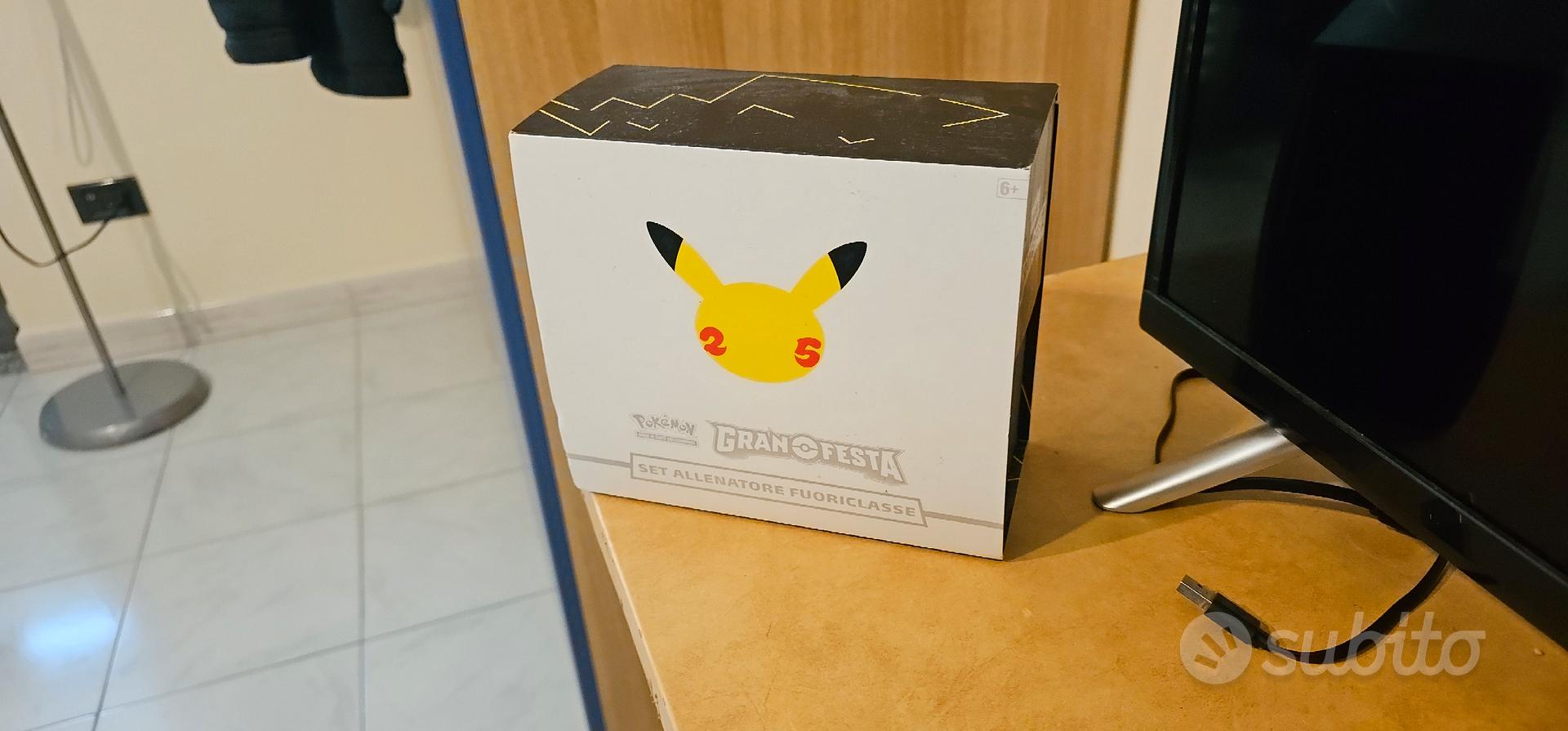 Pokemon Grande Festa Valigetta da Collezione 25 AnniversarioI