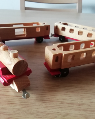 Trenino giocattolo in legno