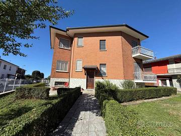 Villa di 236 m² con più di 5 locali e box auto dop