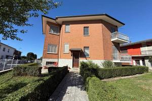 Villa di 236 m² con più di 5 locali e box auto dop