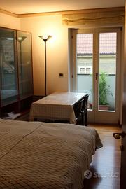 Letto, vetrinetta-libreria e scrivania MOLTENI