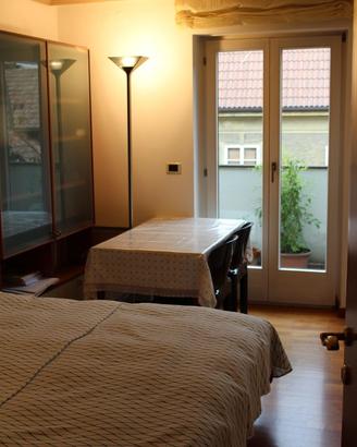 Letto, vetrinetta-libreria e scrivania MOLTENI