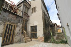 CASA SEMINDIPENDENTE A CANZANO