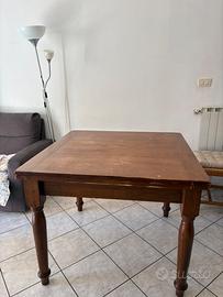 Tavolo Quadrato Allungabile in Legno Massiccio