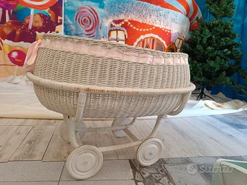 culla in vimini bianca