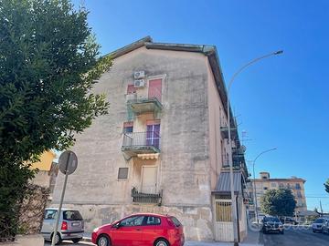 Pressi via augusta 5 vani e servizi