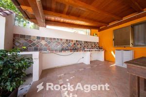 CASA INDIPENDENTE CON AMPIE VERANDE E TERRENO TOTT