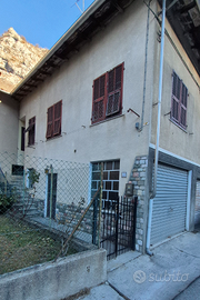 Fabbricato alloggio piu box e terreno