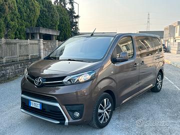 Toyota Proace verso 9 posti 2 porte laterali