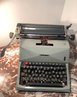 Macchina da scrivere Olivetti 82 Diaspron