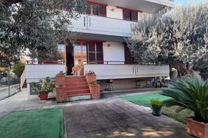 Villa bifamiliare Tortoreto [Rif. T708VRG]