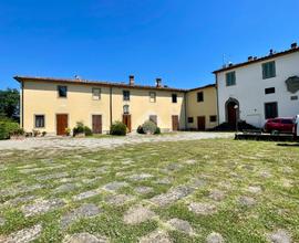 VILLA A SCHIERA CENTRALE A BARBERINO DI MUGELLO