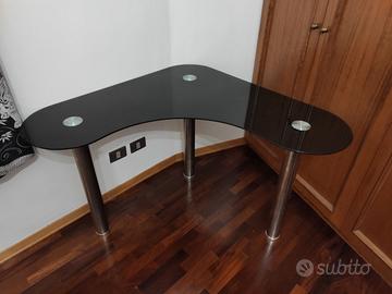 Tavolo angolare in vetro marca Ovvio