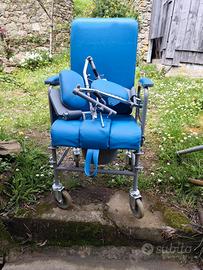 Sedia a rotelle per doccia/WC con padella -nuovo