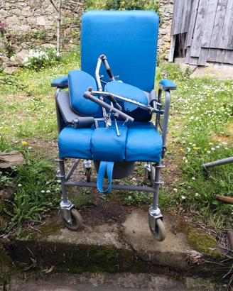 Sedia a rotelle per doccia/WC con padella -nuovo