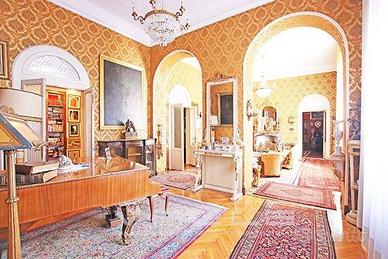 Appartamento di 580 m² con più di 5 locali a Berga
