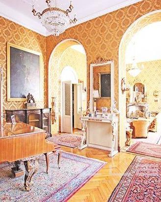 Appartamento di 580 m² con più di 5 locali a Berga
