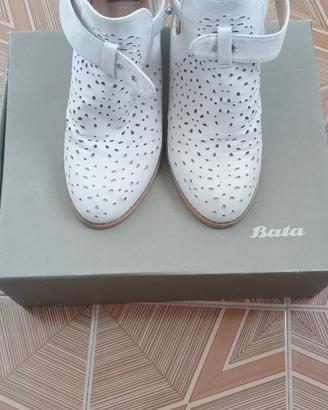 scarpe con il tacco basso