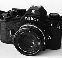 macchina fotografica nikon EM