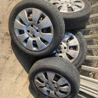 Cerchi in ferro per Toyota Yaris + gomme invernali