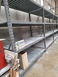 Scaffali attrezzature