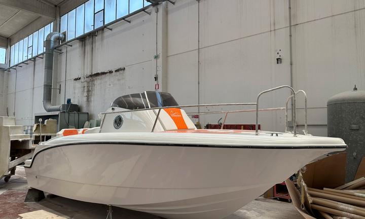 BM 647 nuova con motore Tohatsu 140HP