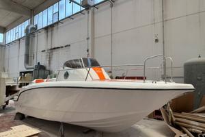 BM 647 nuova con motore Tohatsu 140HP