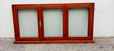 Finestra in legno con vetrocamera