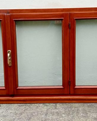 Finestra in legno con vetrocamera