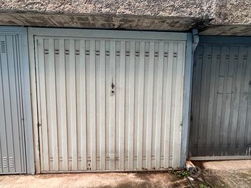 Box in via San Rocco a Monza libero subito