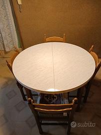 Tavolo rotondo allungabile + 4 sedie in legno