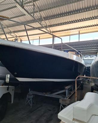 Barca cabinata 10,5 m con cabina e posti letto