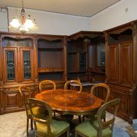Mobile bar, con penisola e tavolo con sedie