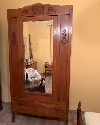 Armadio in legno Antico