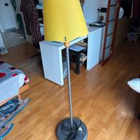 Lampada da soggiorno gialla – Intensità regolabile