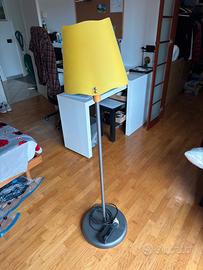 Lampada da soggiorno gialla – Intensità regolabile