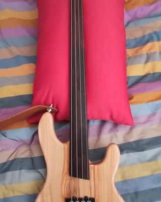 Basso fretless 4 corde 