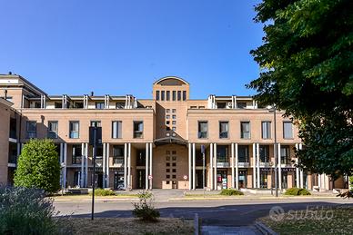 Ufficio Parzialmente Arredato