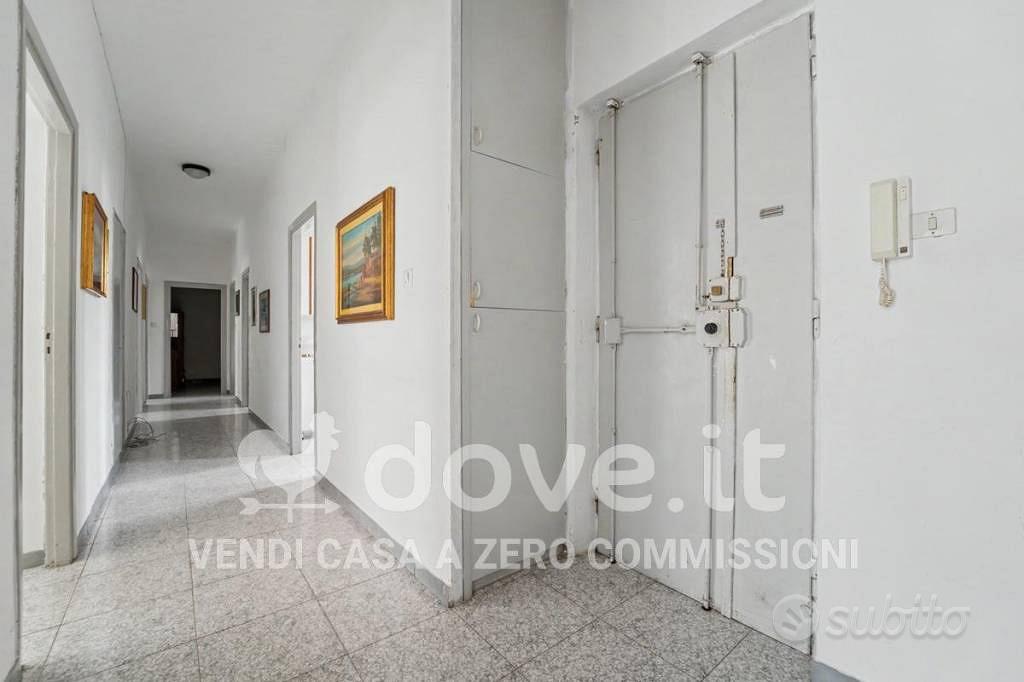 Appartamento di 140 m² con più di 5 locali e box a - Vista 6
