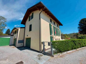 Fronte Lago, appartamento trilocale arredato