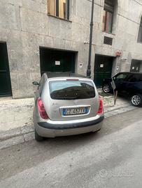 Lancia ypsilon in discrete condizioni