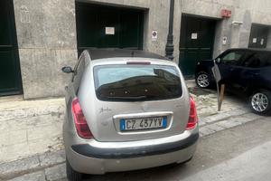 Lancia ypsilon in discrete condizioni