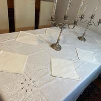 Tovaglia in lino ricamata a mano, 12 tovaglioli